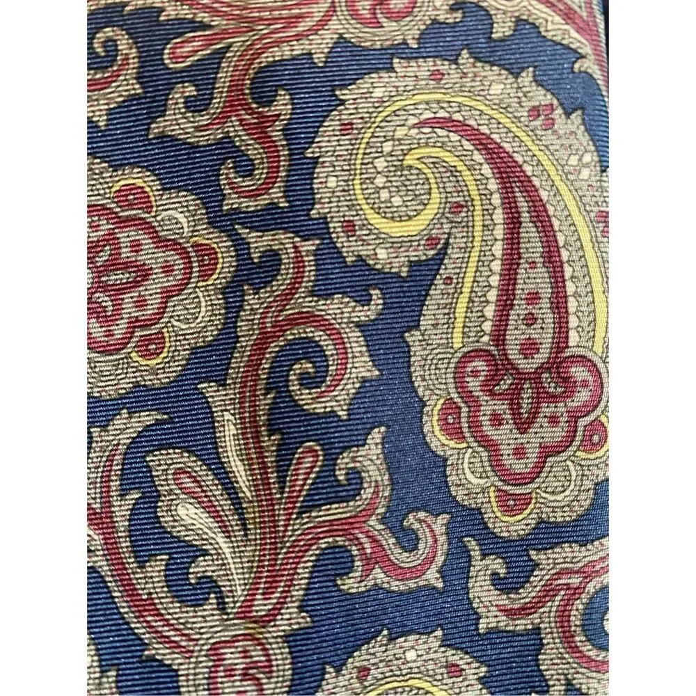 Abraham and Strauss men’s vintage blue paisley, print silk tie, 57